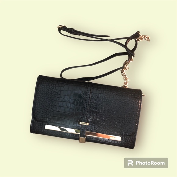 Nine West Table Treasure Deluxe Wallet with crossbody chain strap. - Picture 7 of 8